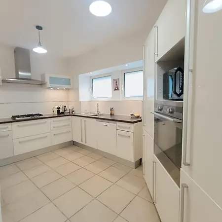 Eléganse, Maison Spacieuse, Proche De Lyon * Anse