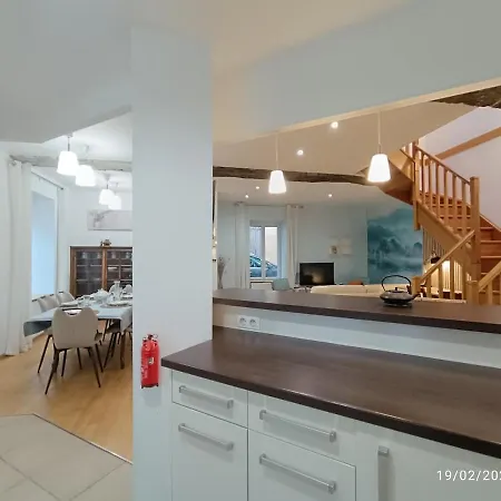 Appartement Eléganse, Maison Spacieuse, Proche De Lyon Anse