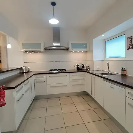 Appartamento Eléganse, Maison Spacieuse, Proche De Lyon Anse